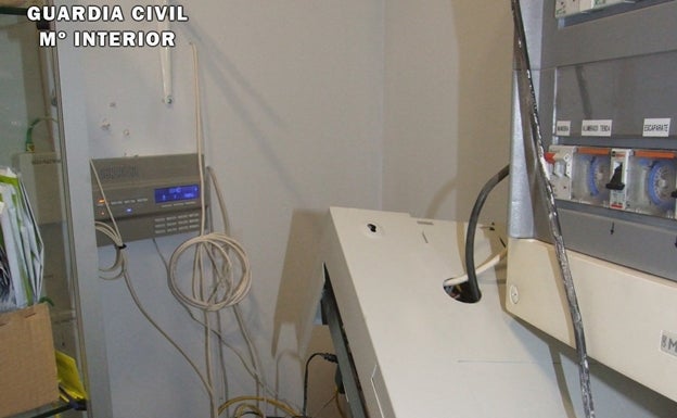 Cuatro detenidos por robar en tiendas de telefonía 131.000 euros en bienes