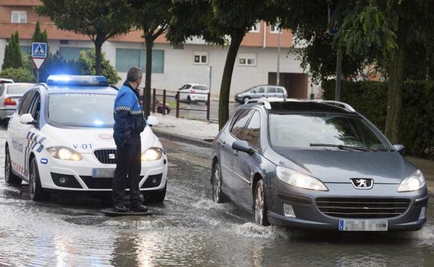 Una cortina de agua arrasa Ávila