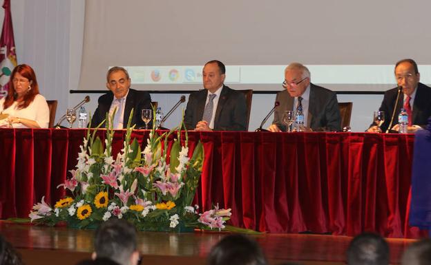 Los alumnos de Ciencias se gradúan en el Palacio Conde Ansúrez