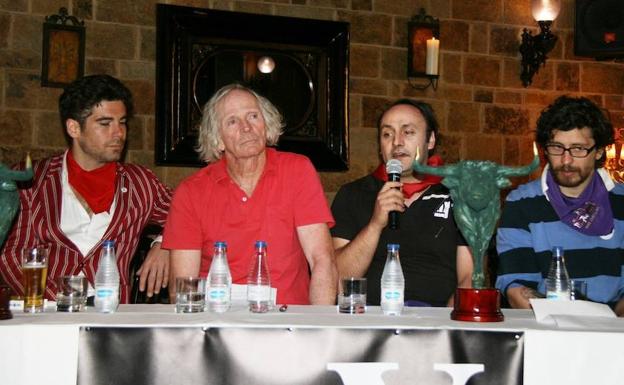 Bill Hillmann, habitual de los encierros de Cuéllar, corneado en Pamplona