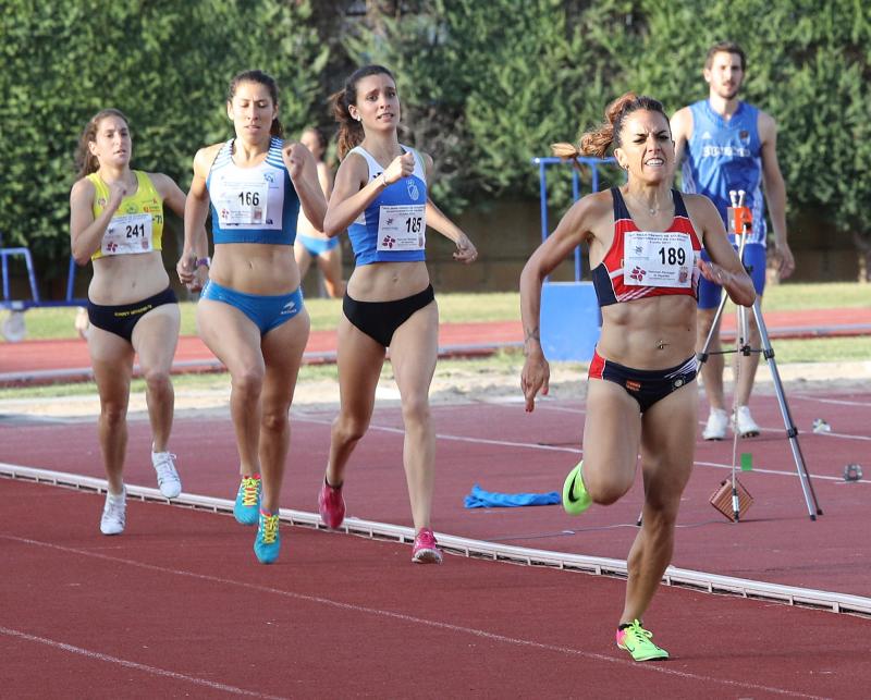 Campeonato regional de atletismo en el Campo de la Juventud de Palencia
