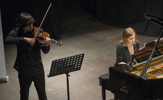 El violín de Aguiar y el piano de Zanganjori y Yaroshinskaia brillan en las Noches Mágicas