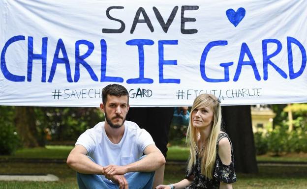 La carta del hospital Vall d'Hebron de Barcelona frena la desconexión del bebé Charlie