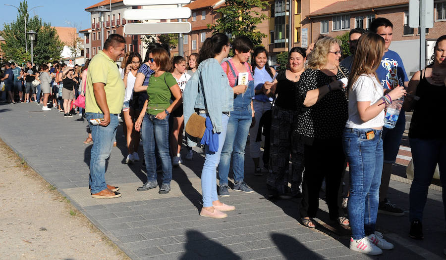 Luis Fonsi congrega a cientos de fans en Laguna de Duero