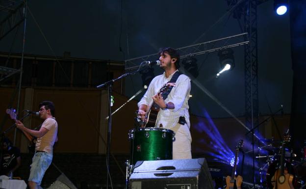 Morat pone patas arriba Cuéllar con un concierto ante 3.500 personas
