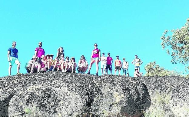 Un grupo de 17 jóvenes voluntarios nacionales y extranjeros participan en los campos de trabajo