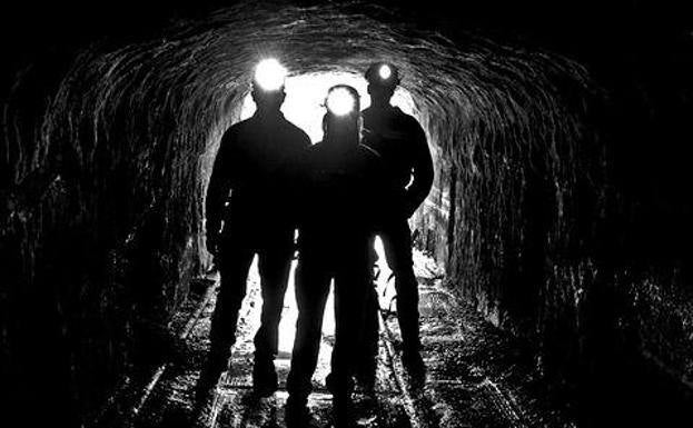 Industria apacigua a los mineros prejubilados con la paga de junio