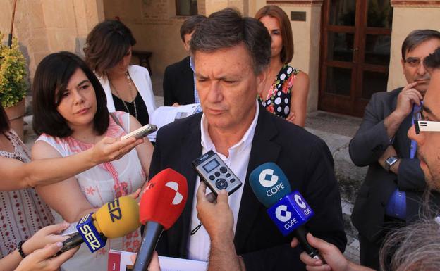 «El Ayuntamiento no es el motor que tire de la población»