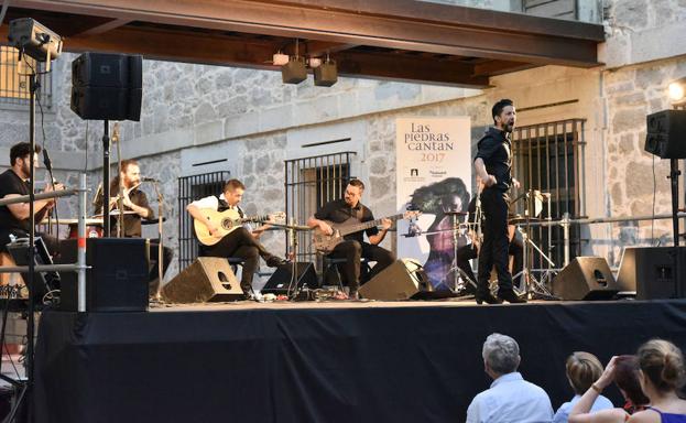 450 personas disfrutan del flamenco de Raúl Olivar con ‘Las Piedras Cantan’