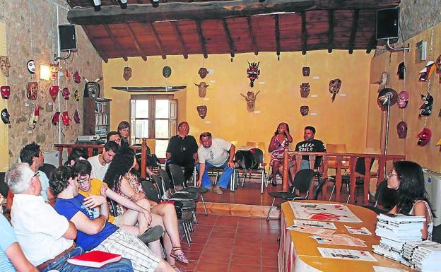 El PAN incorpora un recital de poesía de Ana Rossetti fuera de programa