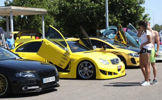 Los coches 'tunning' invaden Palencia