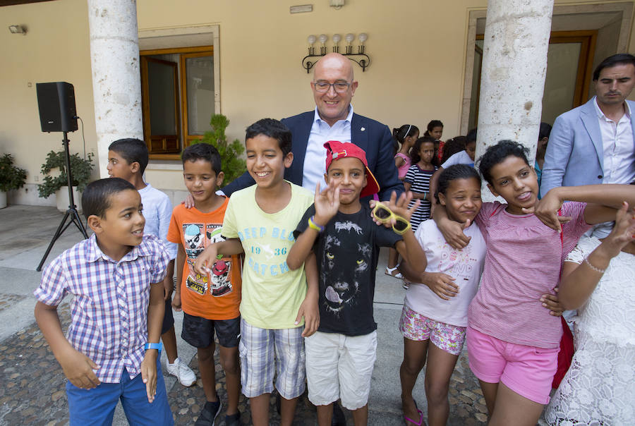 Valladolid recibe a los niños saharauis del programa 'Vacaciones en Paz'