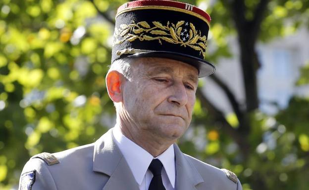 Dimite el jefe del Estado Mayor francés, en desacuerdo con Macron