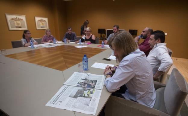 La oposición pide una solución contra el desahucio de Mónica Santos