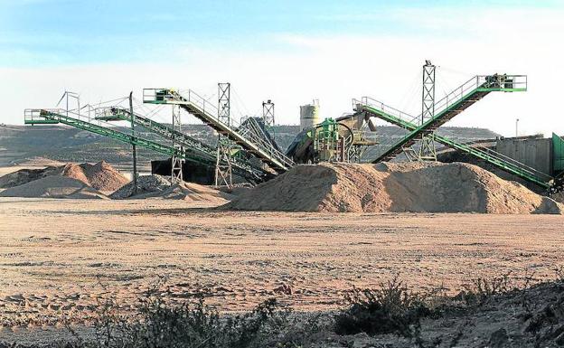 Condenados a cuatro años de prisión por estafa en una explotación de áridos