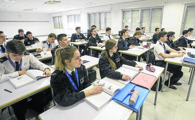 Adventia inspira la primera plataforma de mujeres aviadoras