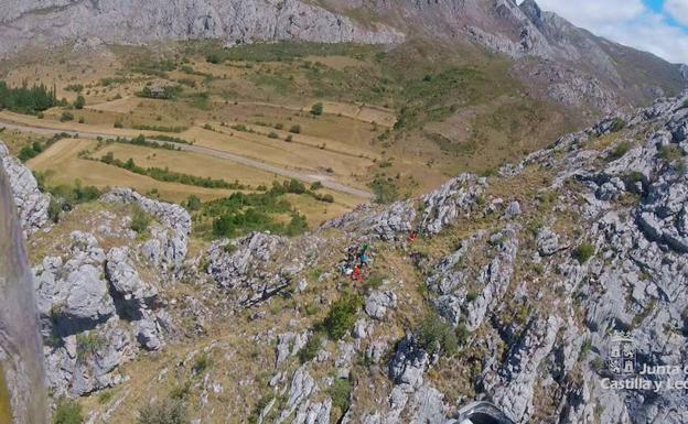 Protección Civil socorre a un senderista indispuesto en León