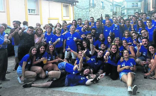 Pregón y vino para comenzar las fiestas en honor de Santa Ana