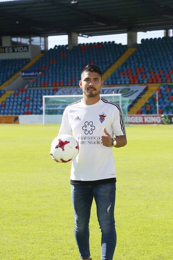 Martín Galván se declara «feliz por cumplir un sueño» al jugar en Europa con el CF Salmantino