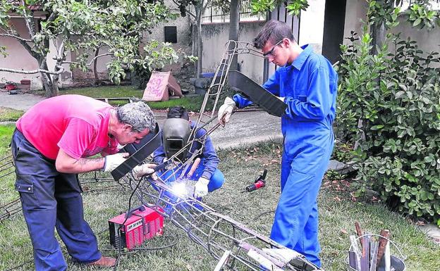 La localidad retoma las intervenciones de arte de vanguardia con Hephaistos 7.1