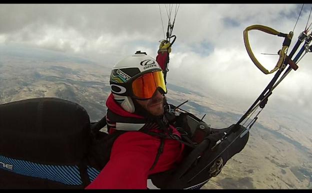Blay Olmos pulveriza el récord nacional de distancia en parapente