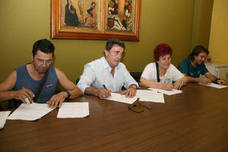 113 vecinos de Cuéllar renuevan por 15 años su contrato de biomasa