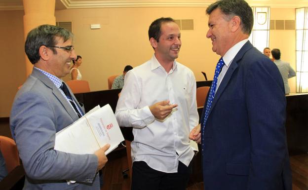 Todos los grupos en la Diputación dicen «no» al referéndum en Cataluña