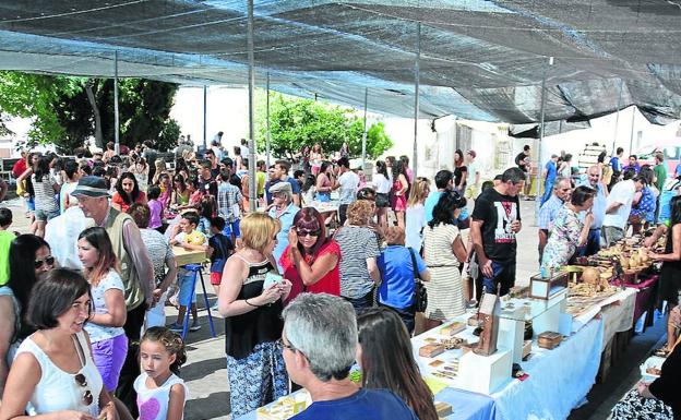 Una veintena de expositores se darán cita el domingo en la Feria de los Oficios