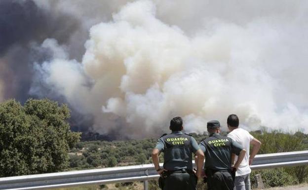 Preocupación e intranquilidad en Pino del Oro por el fuego declarado de nivel 2