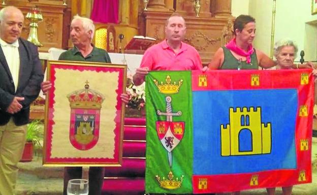VILLAHÁN ESTRENA ESCUDO Y BANDERA