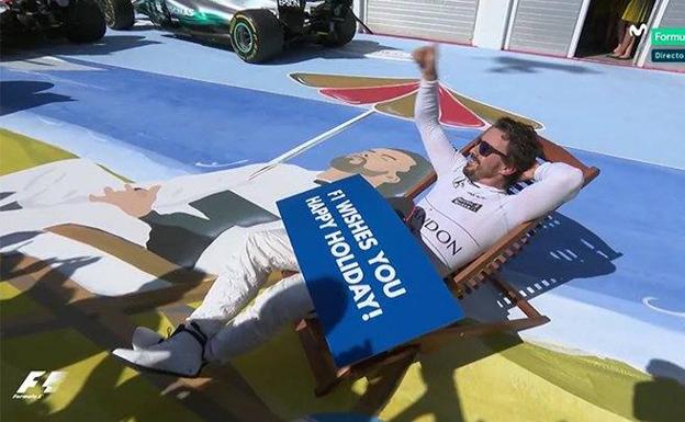 Alonso se ríe de sus 'memes'