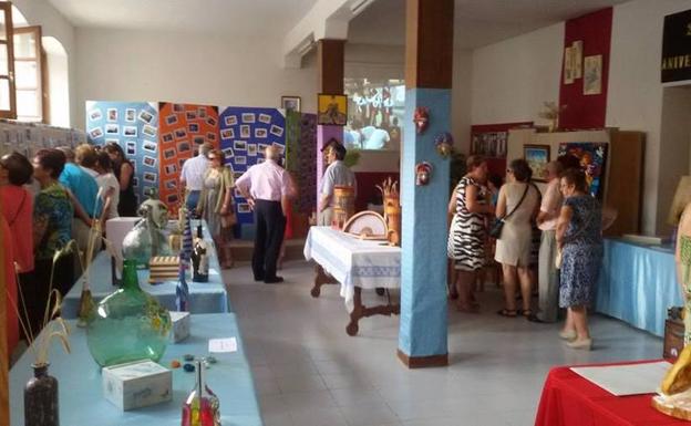 Una exposición de productos de antaño abre la Semana Cultural de Fuenterrebollo