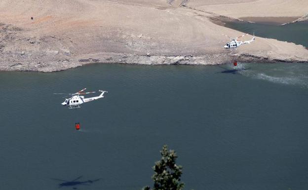 Retirados medios aéreos del incendio de Arribes del Duero por buena evolución