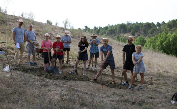La excavación en Peña del Moro busca delimitar la muralla de un poblado de hace 3.500 años