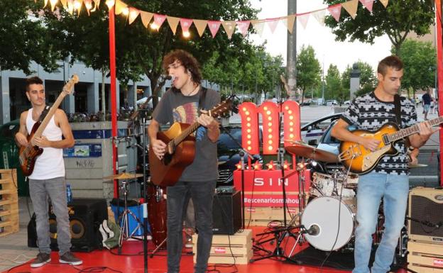 El sonido de Lucas Colman, Julieta 21 y Pol ponen ritmo a las plazas de Valladolid