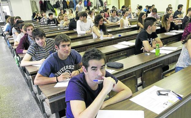 Los alumnos salmantinos recibieron 34 de los 1.989 millones destinados a becas