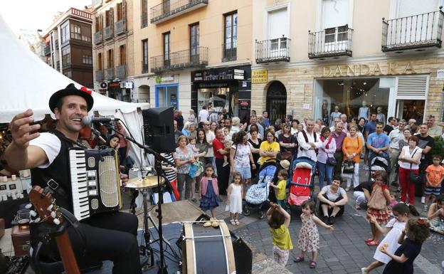 El Cristo del Otero se cita con la música y el humor de Carlos Herrero