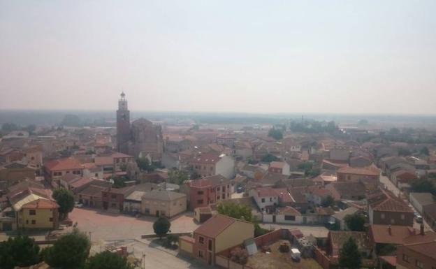 El humo y el olor a quemado del fuego de Verín causa alarma en Segovia