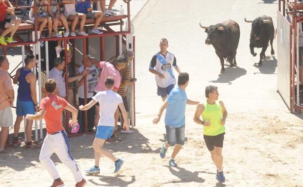 Un herido por asta de toro en el encierro de la tarde en La Seca