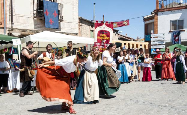 La fiesta del primer libro impreso en España rejuvenece
