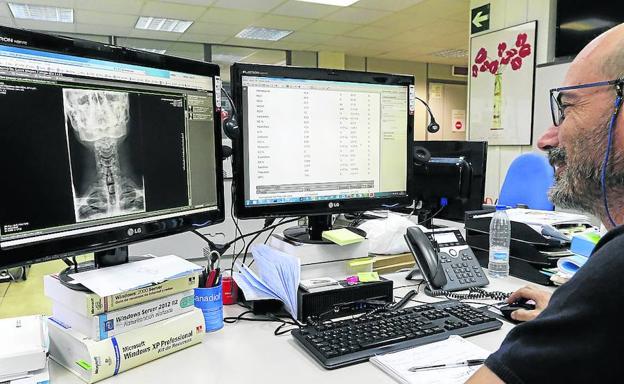 Una base de datos con más de 4.000 trabajadores del hospital