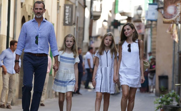 La Familia Real despide Mallorca con la visita a una exposición