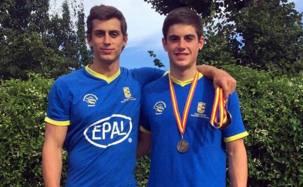 Dos hermanos de éxito sobre la piragua