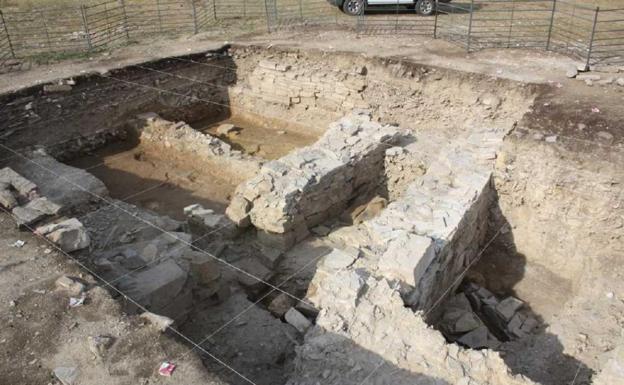 El equipo arqueológico de Los Casares busca concluir la excavación de una vivienda visigoda-altomedieval