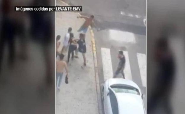 Brutal paliza de siete jóvenes a un chico en Gandía