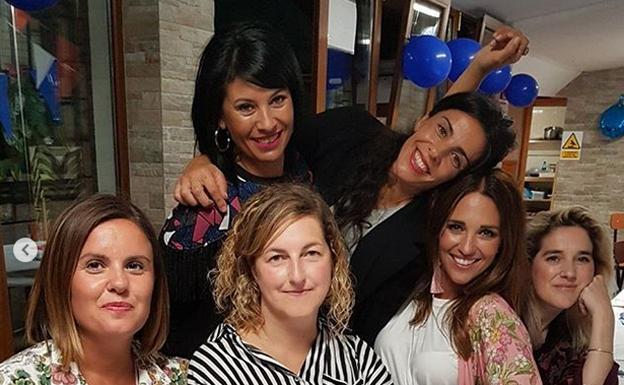 La misma foto de Paula Echevarría y sus amigas, 17 años después