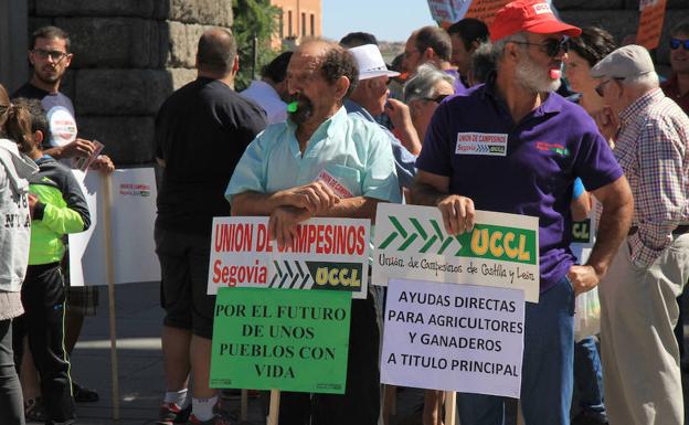Más de 150 agricultores demandan en la calle ayudas directas contra la sequía