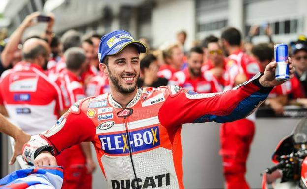 Dovizioso se impone en un duelo mágico con Márquez