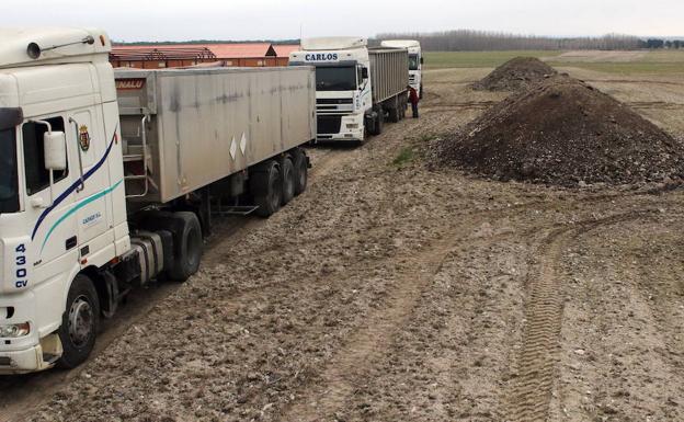 'No más Mierda' quiere saber dónde van los residuos de la planta de Fuentepelayo