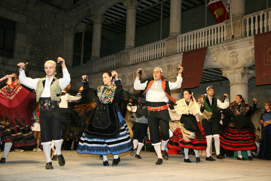 Jotas y presentación de la corregidora de Cuéllar